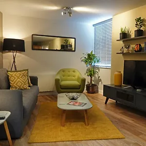 Modern One Bedroom In Bay Apartment Cardiff